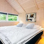 6 Person In Asaa-by Traum